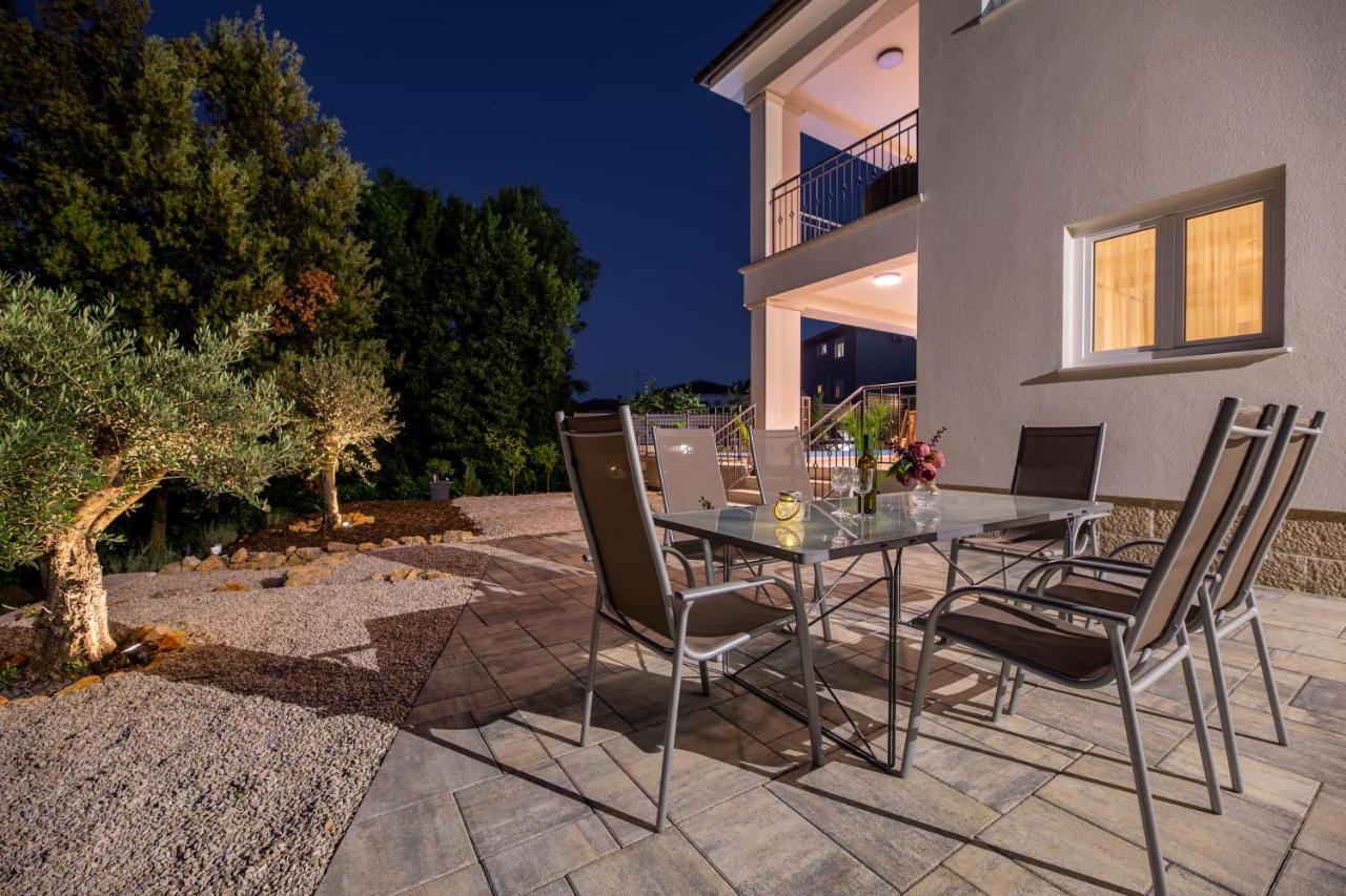 Villa Pafran With Heated Pool Krk クルク エクステリア 写真